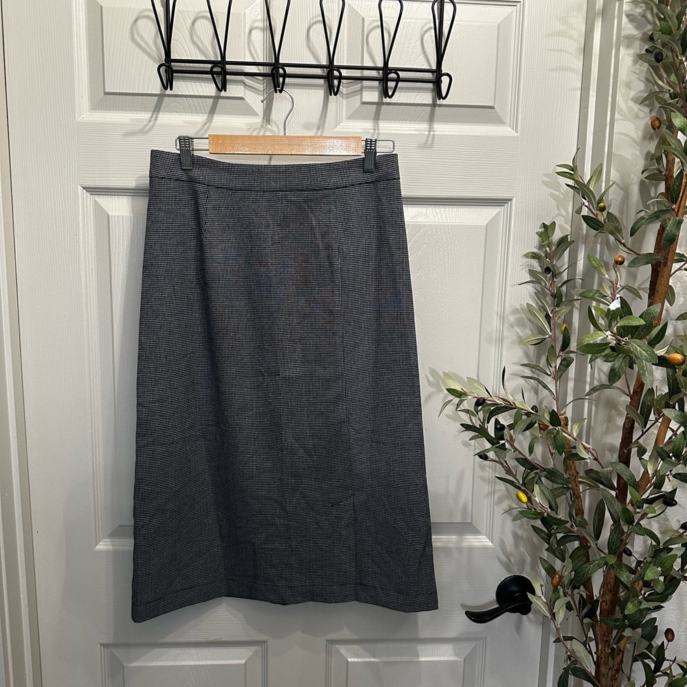 Ada Faye Navy and White Skirt - M